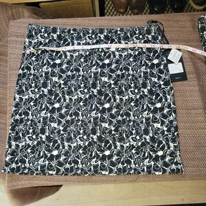 White and Black Floral Patterned Skort Size 7